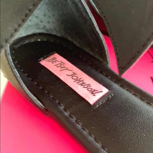 BOWS & BETSY. VINTAGE BETSY JOHNSON SANDALS - Picture 4 of 8